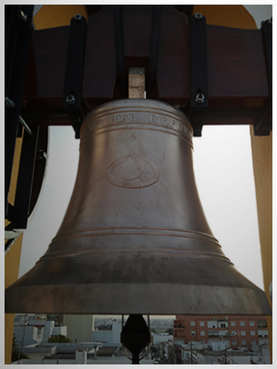 Vista de la campana desde el campanario